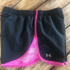 Women’s SZ M Under Armour running short